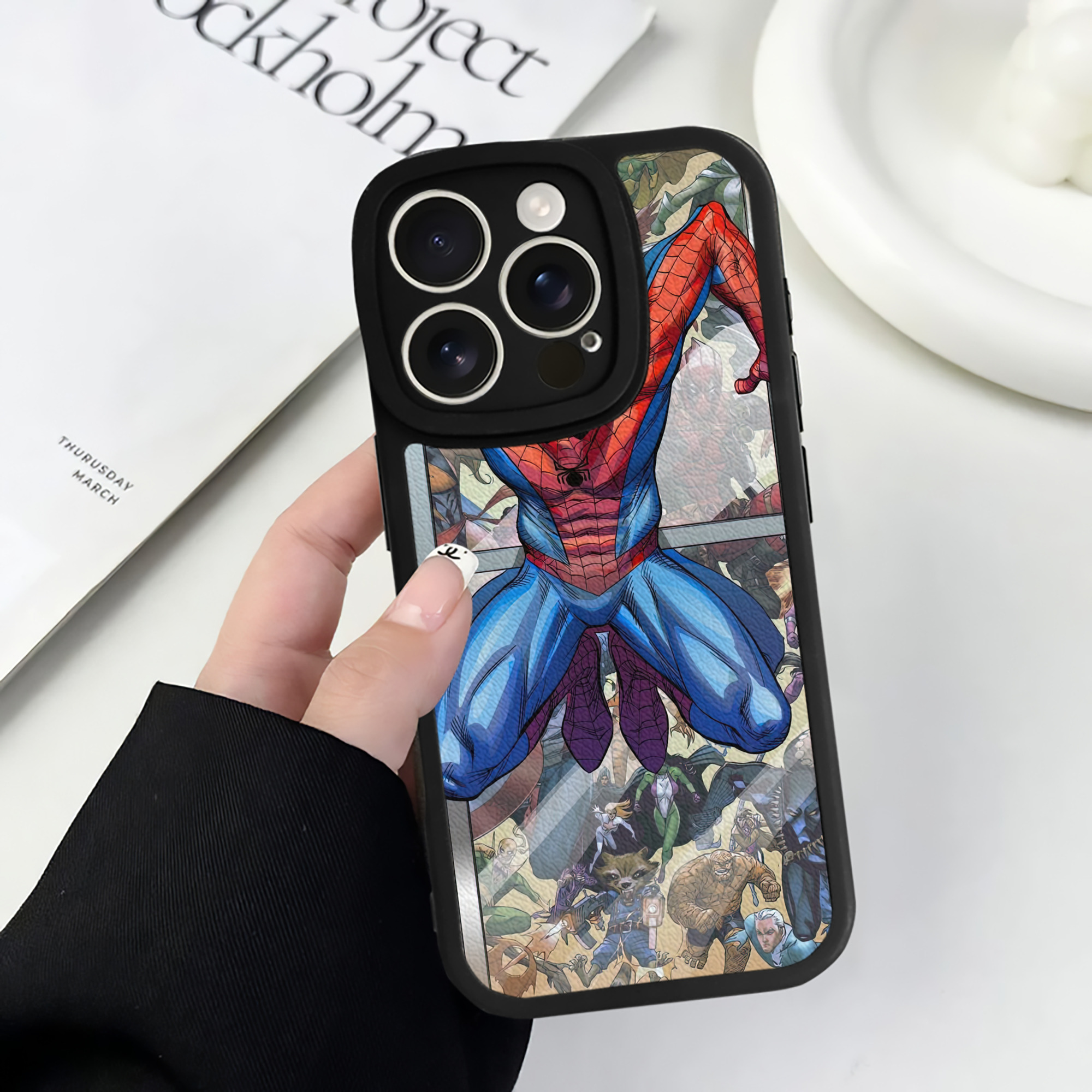 （画像用） Spider Man スパイダーマン 【iPhone 16シリーズ対応】シリコンスマホケース（レザー調） 材質：シリコン